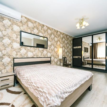 Poznyaky Apartments Patriotika Kiew Exterior foto
