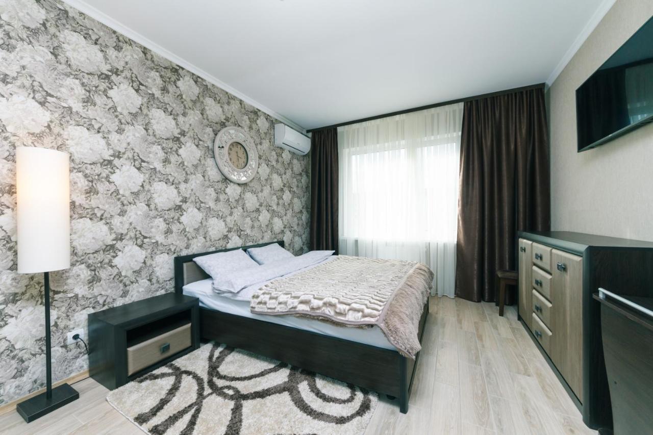 Poznyaky Apartments Patriotika Kiew Exterior foto