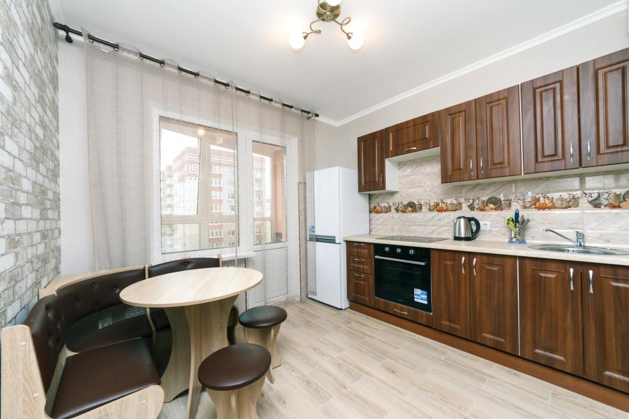 Poznyaky Apartments Patriotika Kiew Exterior foto