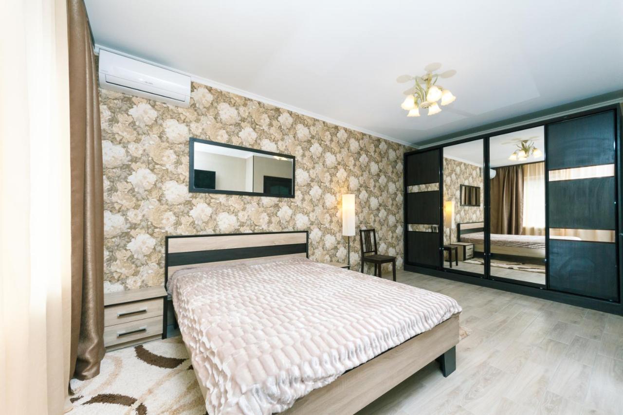 Poznyaky Apartments Patriotika Kiew Exterior foto