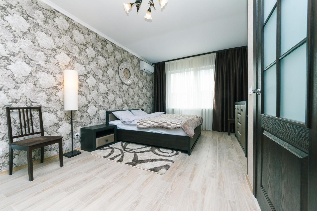 Poznyaky Apartments Patriotika Kiew Exterior foto