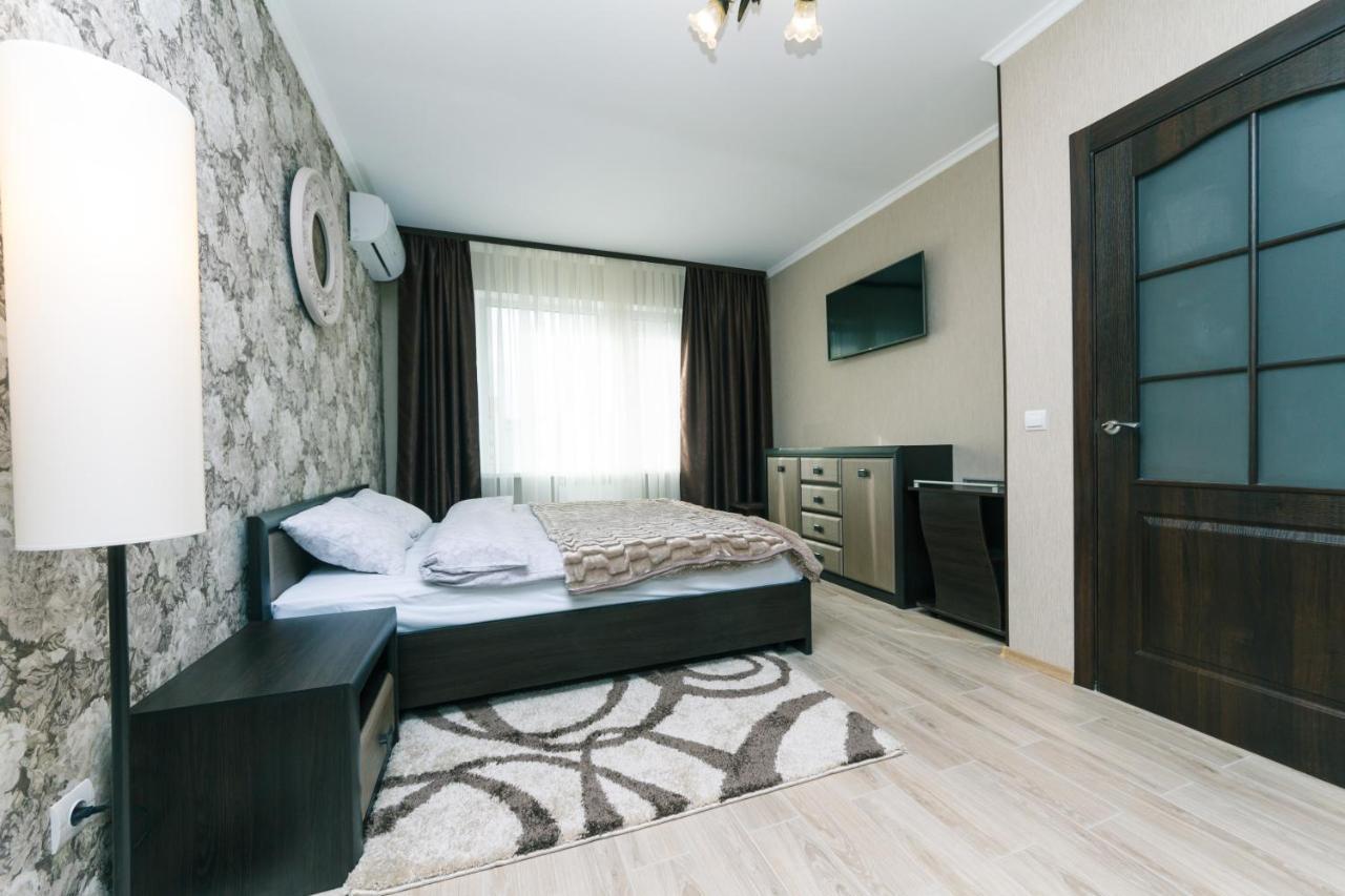 Poznyaky Apartments Patriotika Kiew Exterior foto