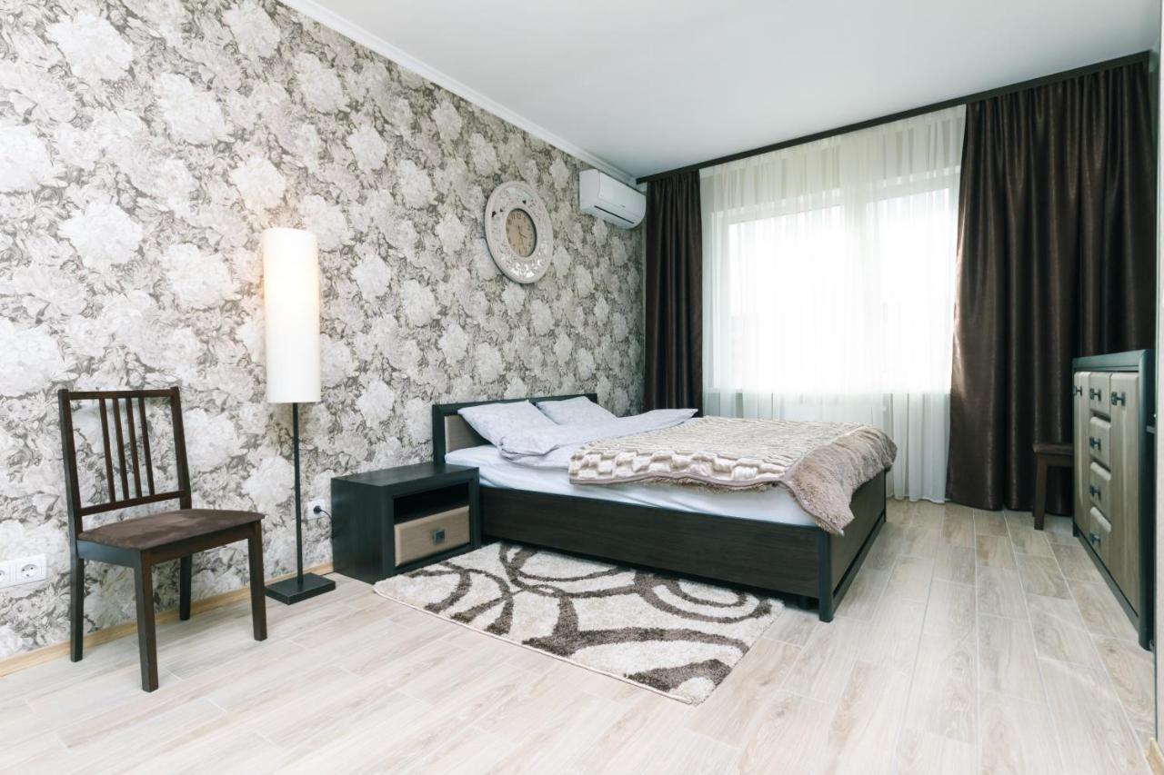 Poznyaky Apartments Patriotika Kiew Exterior foto